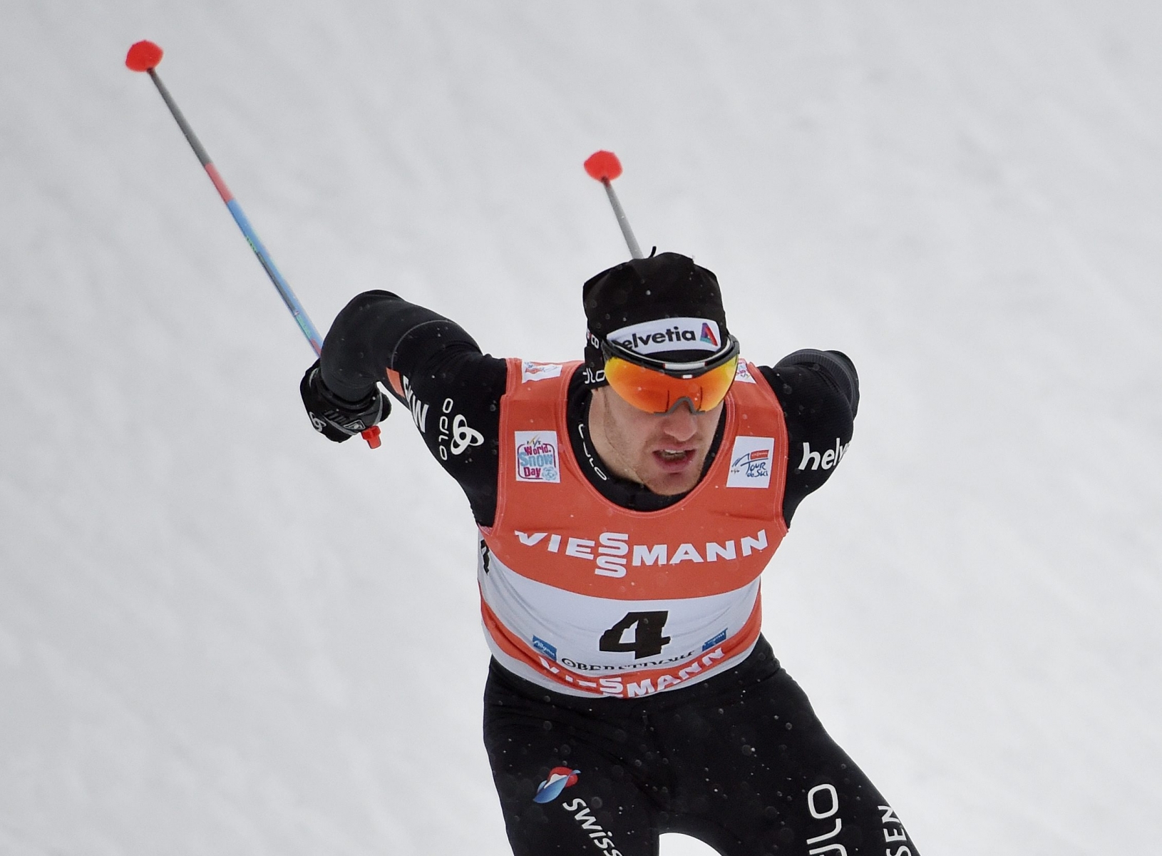 epa05697656 Dario Cologna of Switzerland in action during the men's Pursuit Free race at the FIS Tour de Ski event in Oberstdorf, Germany, 04 January 2017.  EPA/ANGELIKA WARMUTH GERMANY CROSS COUNTRY SKIING WORLD CUP