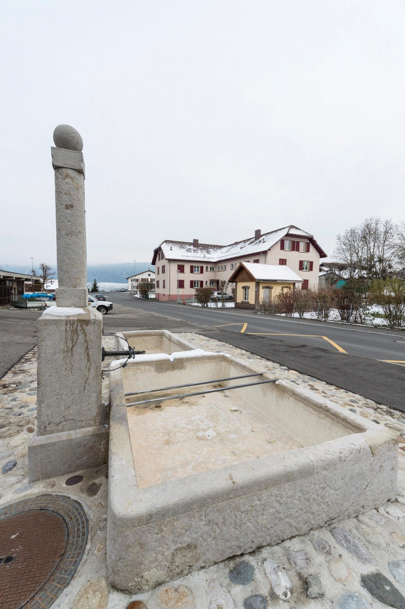 Vue partielle du village de Fontaines. Economie d'eau. Fontaine vide

Fontaines, le 24 novembre 2015
Photo: Lucas Vuitel

 FONTAINES
