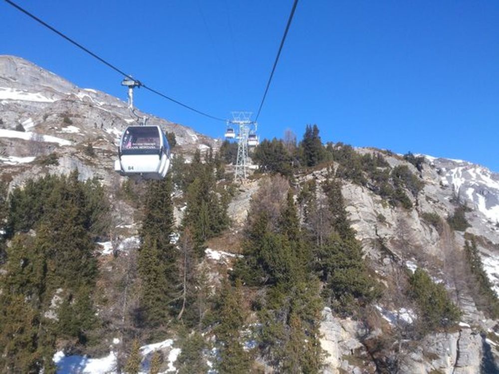 La télécabine des Violettes de Crans-Montana est tombée en panne dans la matinée du vendredi 30 décembre 2016.