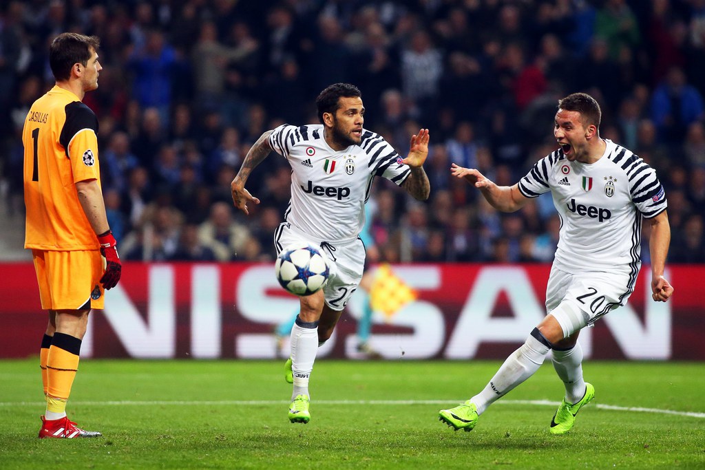 Dani Alves a marqué le 2-0 qui pourrait offrir la qualification à la Juventus.
