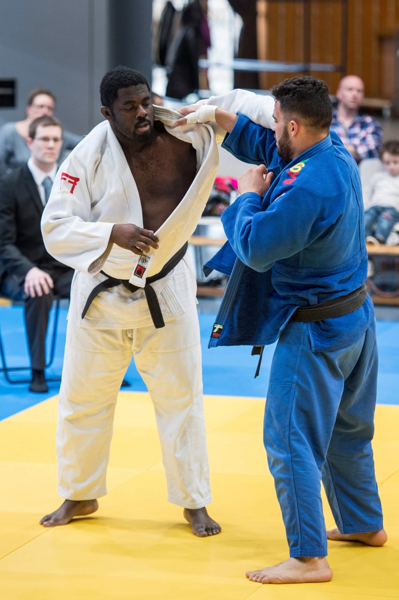 Judo LNA hommes :  Judo Cortaillod (blanc) - Judo Romont (bleu)
En bleu Kamel Dahmani et en blanc Marvin De la Croes

Cortaillod, le 12.03.2016
Photo : Lucas Vuitel JUDO LNA HOMMES