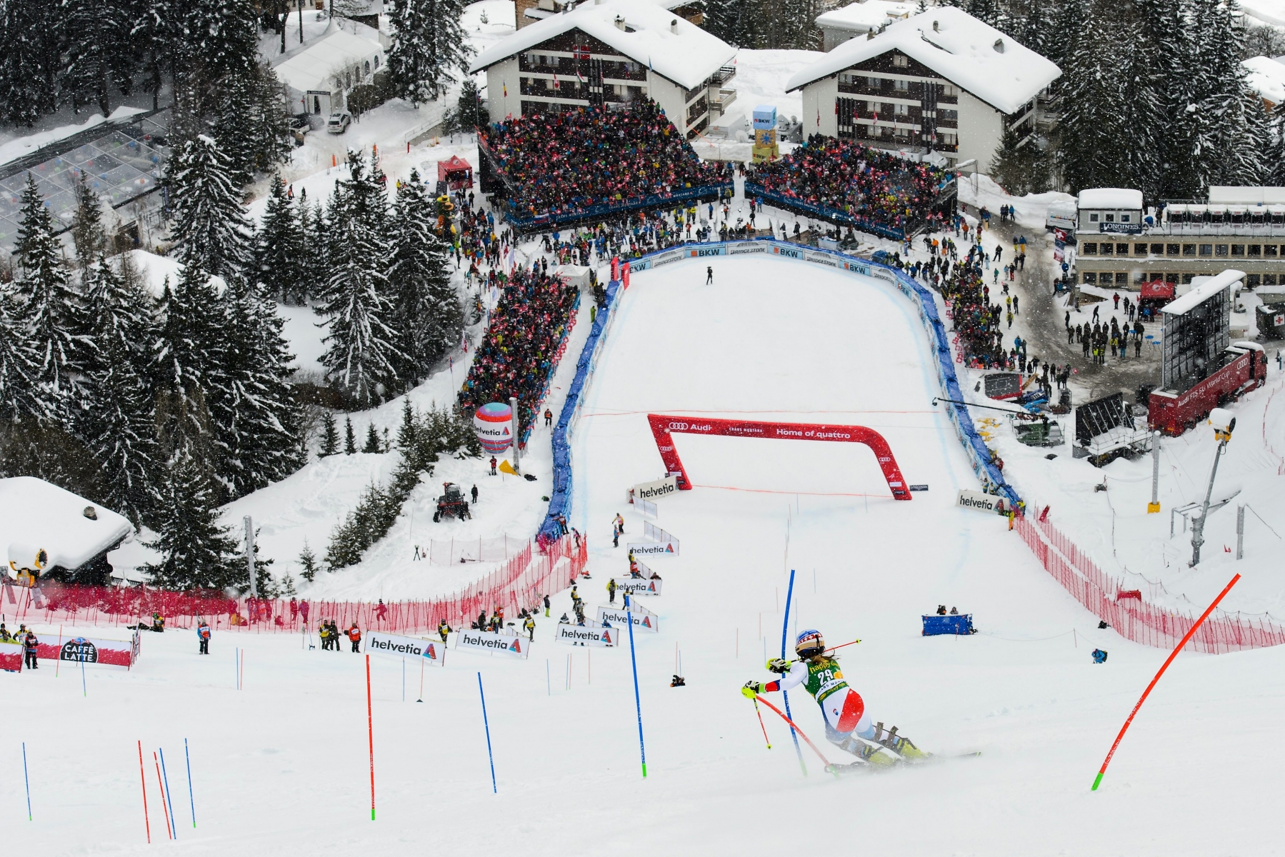 Charlotte Chable of Switzerland in action during the second run of the women's Slalom race of the FIS Alpine Ski World Cup season in Crans-Montana, Switzerland, Monday, February 15, 2016. (KEYSTONE/Jean-Christophe Bott)ski SKI ALPIN WELTCUP 2015/16 CRANS-MONTANA SKI ALPIN WELTCUP 2015/16 CRANS-MONTANA
