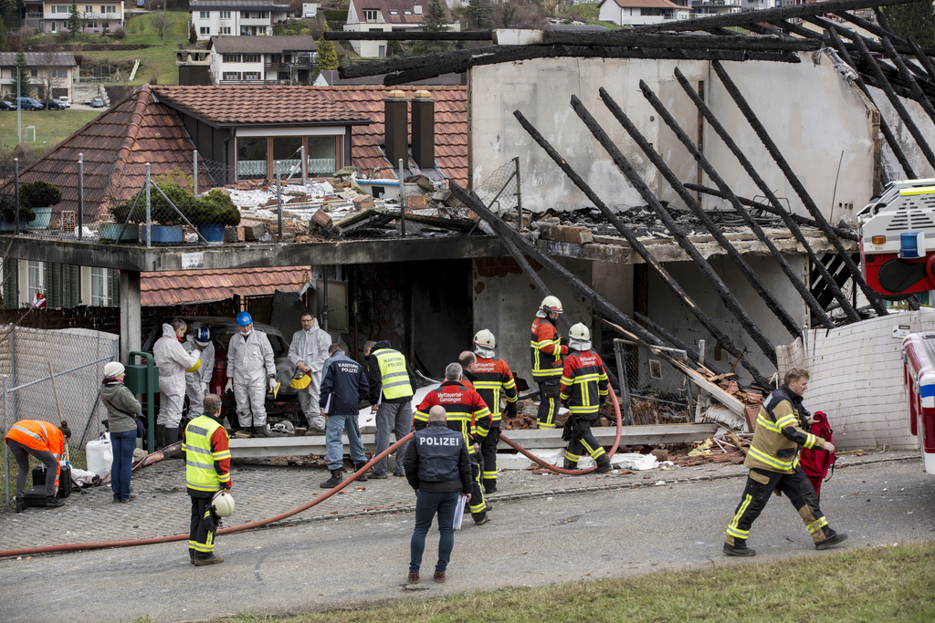 La maison avait été ravagée par un incendie suite à une explosion.