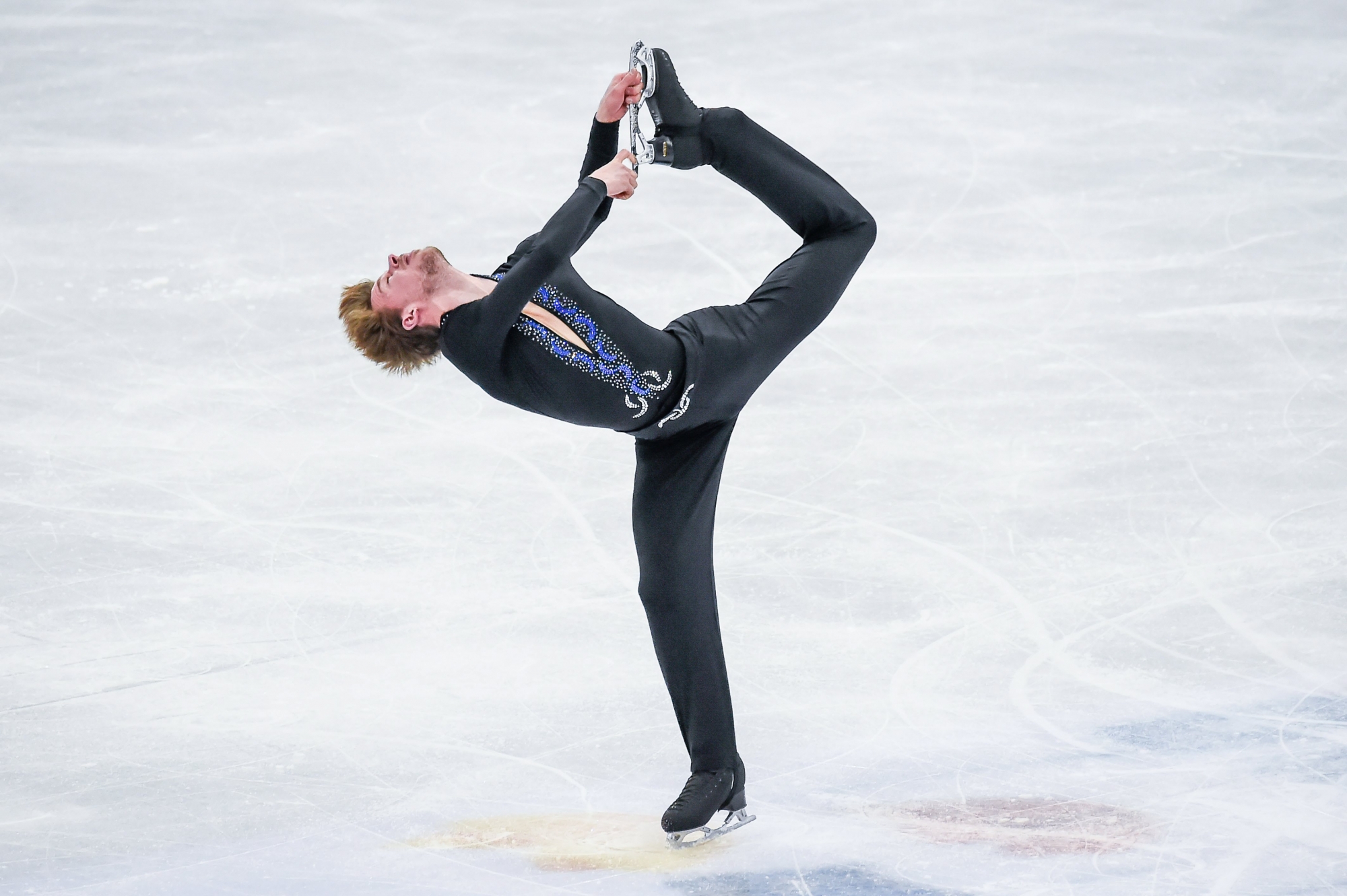 epa05878753 Stephane Walker of Switzerland performs during the Men's Short Program at the ISU World Figure Skating Championships in Helsinki, Finland, 30 March 2017.  EPA/MARKKU OJALA FINLAND FIGURE SKATING ISU WORLD CHAMPIONSHIPS