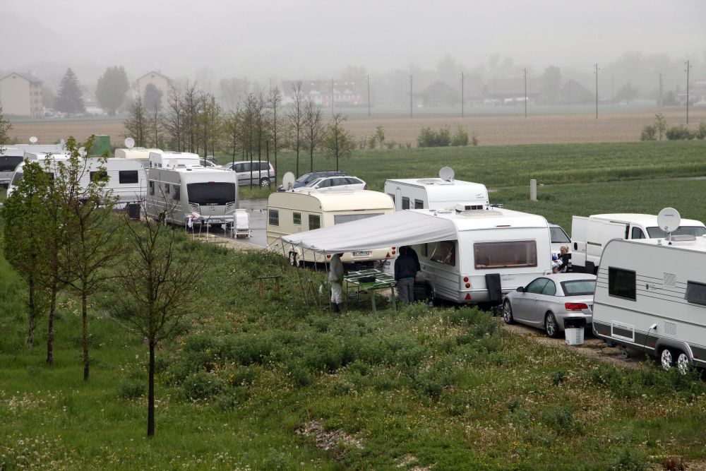 L'accueil des gens du voyage étrangers pose question dans le canton du Jura. 