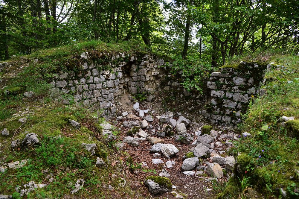Le site du Château de Rochefort et ses ruines.