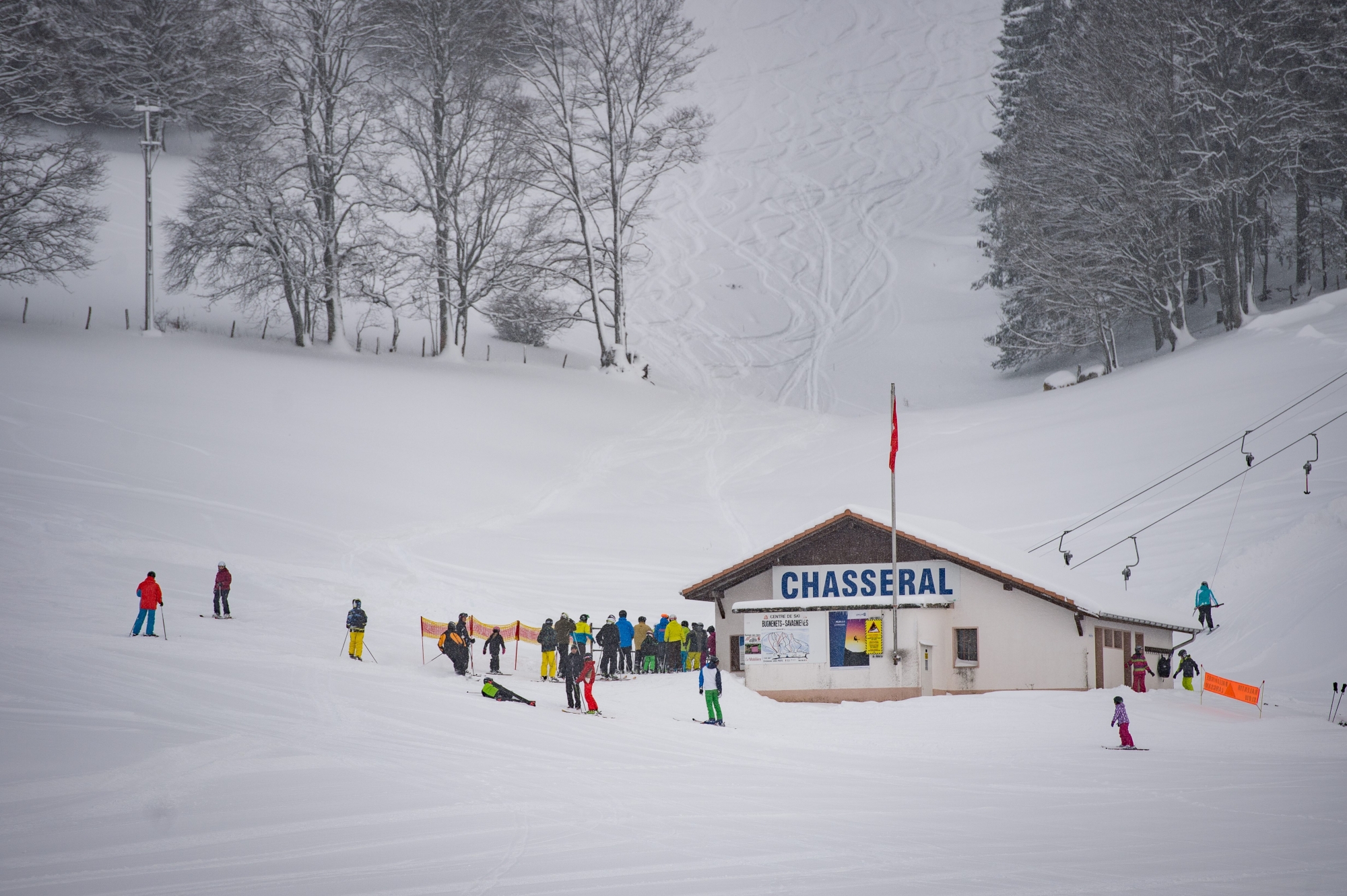 Les remontées mécaniques des Bugnenets-Savagnières, du Crêt-du-Puy et de Tramelan proposent aux skieurs un abonnement qui leur permettra de skier dans plus de 25 stations romandes.