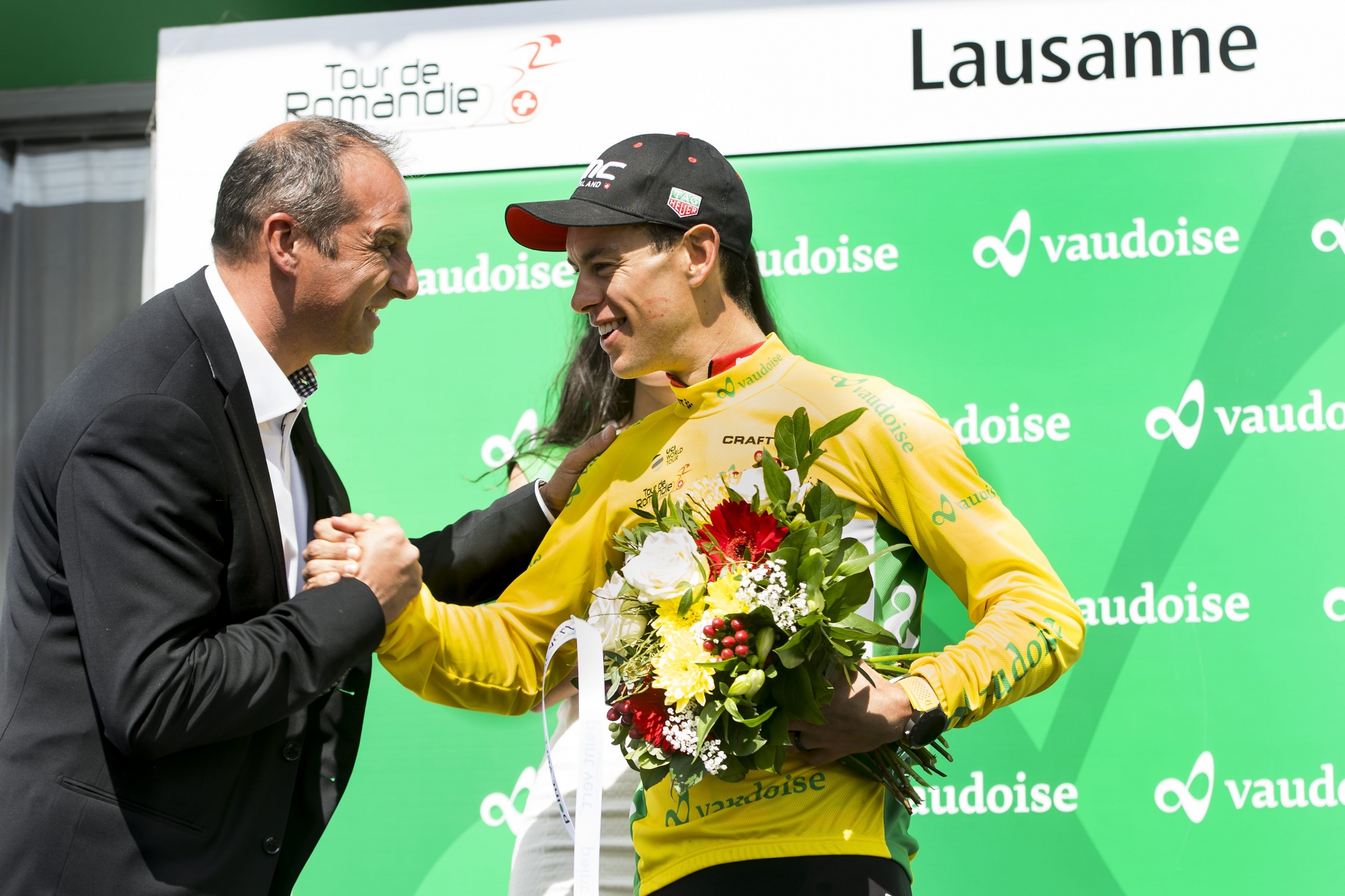 Richard Chassot (à gauche) félicite Richie Porte.