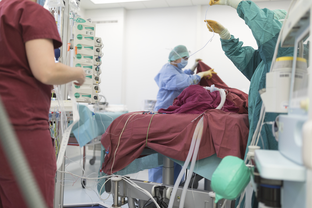 Les médecins-assistants et les chefs de clinique suisse sont, pour beaucoup, menacés par le surmenage.