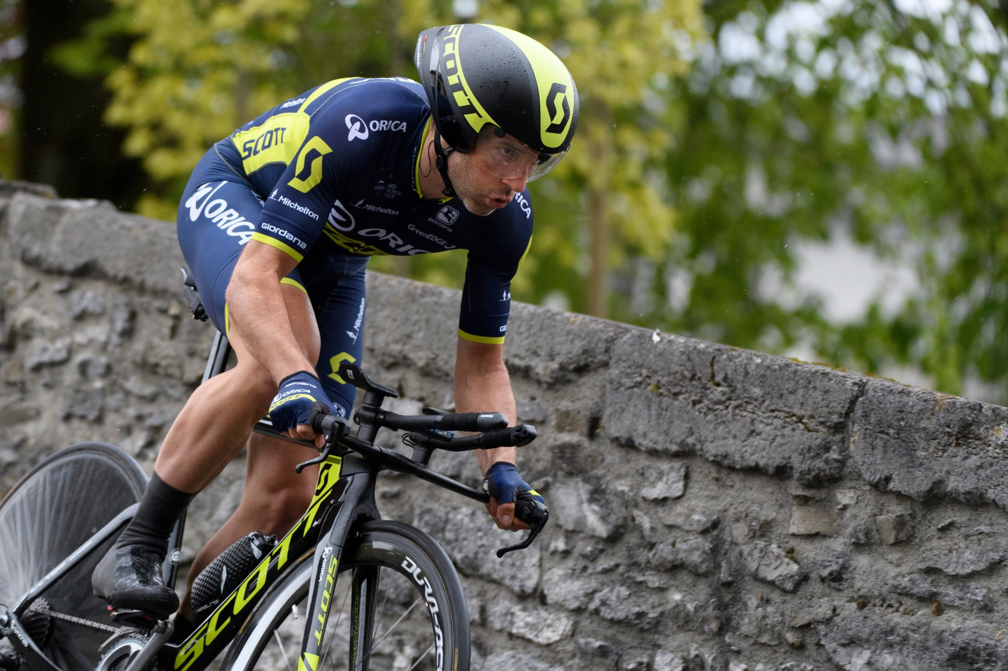 Michael Albasini from Switzerland of team Orica-Scott rides during the prologue, a 4,80 km race against the clock at the 71th Tour de Romandie UCI ProTour cycling race in Aigle, Switzerland, Tuesday, April 25, 2017. (KEYSTONE/Laurent Gillieron) SWITZERLAND CYCLING TOUR DE ROMANDIE