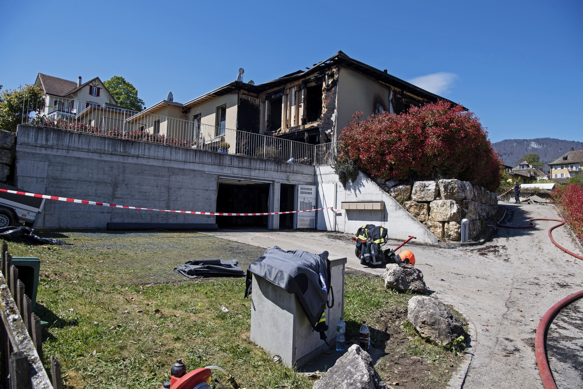 Une inspection générale des trois villas dévastées par les flammes aidera à définir ce que les assurances seront censées verser.