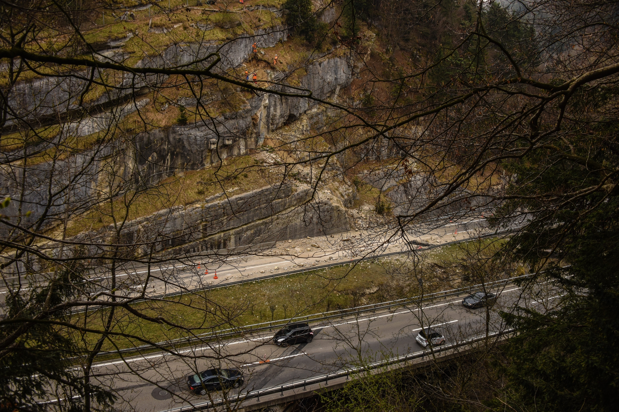 La circulation se fera en mode bidirectionnel dans les tunnels des Gorges du Seyon. Selon le sens de circulation, le trafic venant de Peseux sera renvoyé par le tunnel de Prébarreau ou par Les Cadolles.