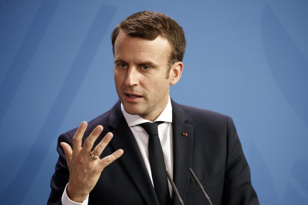 Emmanuel Macron s'engage pour soutenir la candidature de Paris.