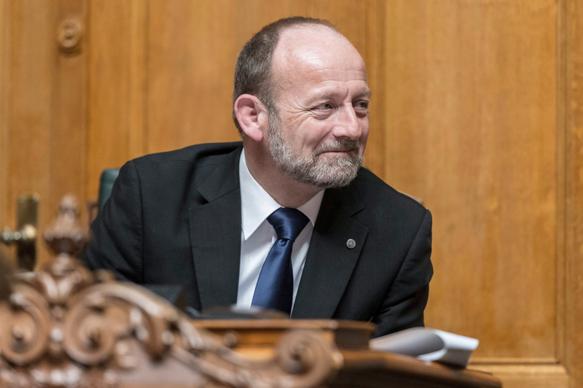 Dominique De Buman, CVP-FR, nimmt seine Wahl zum zweiten Vizepraesidenten zur Kenntnis, zu Beginn der 50. Legislatur am ersten Tag der Wintersession der Eidgenoessischen Raete, am Montag, 30. November 2015, im Nationalrat in Bern. (KEYSTONE/Alessandro della Valle) SCHWEIZ SESSION NATIONALRAT