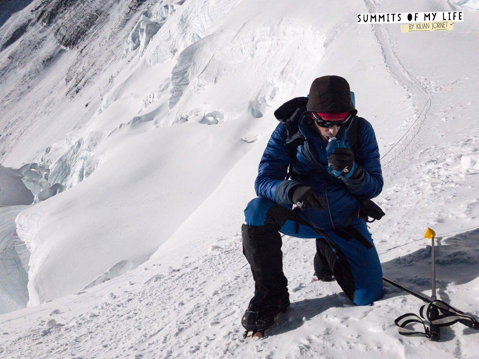 Le spécialiste de skyrunning, de ski-alpinisme et d'ultra-trail a fait l'aller-retour du camp de base au sommet en 38 heures.