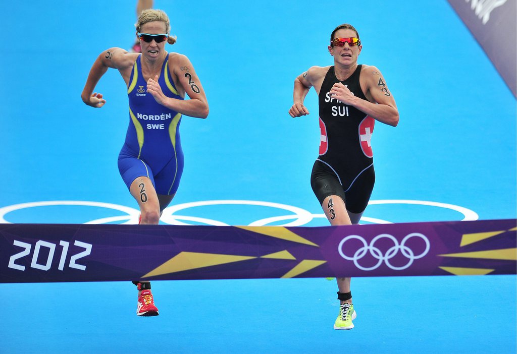 Le sprint de la discorde entre Lisa Norden (à gauche sur l'image) et Nicola Spirig.