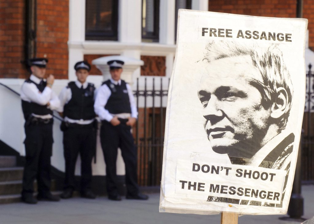 L'ambassade d'Équateur à Londres est toujours lourdement surveillée par la police britannique.