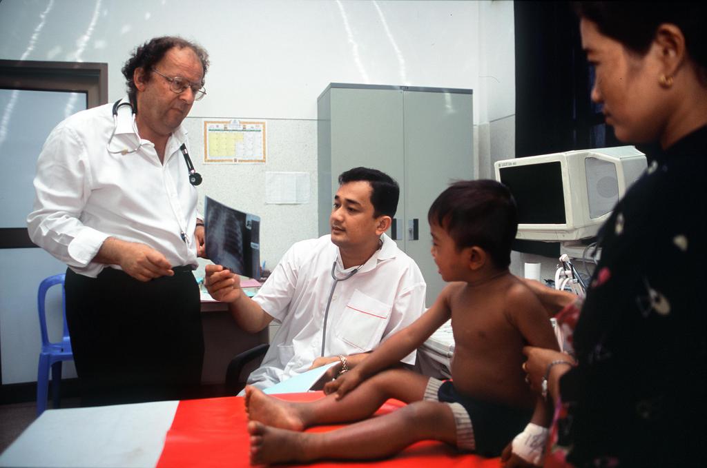 Le médecin Beat Richner est actif au Cambodge depuis 1992 avec sa Fondation Kantha Bopha. Il a reçu plus de 5 millions de la vente aux enchères de l'héritage de Bruno Giacometti.