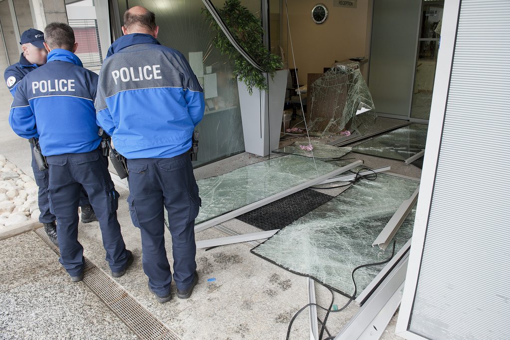 Cinq braqueurs français ont été interpellés ce mercredi à Saint-Louis en France après avoir commis un hold-up à Bâle-Ville. Ils pourraient être impliqués dans des brigandages sur Genève, Vaud, Neuchâtel (photo) notamment.