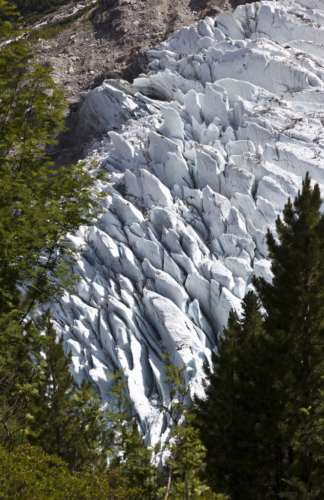 Le Glacier des Bosson à Chamonix où a été retrouvée la valise diplomatique indienne. 

Die zerrissene Zunge des Glacier de Bossons, aufgenommen am 10. Juli 2011, in Chamonix, Frankreich. (KEYSTONE/Arno Balzarini)