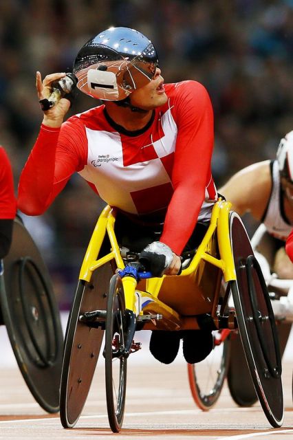 Marcel Hug a fini vainqueur et se qualifie en finale du 5000m hommes en chaise-roulante.