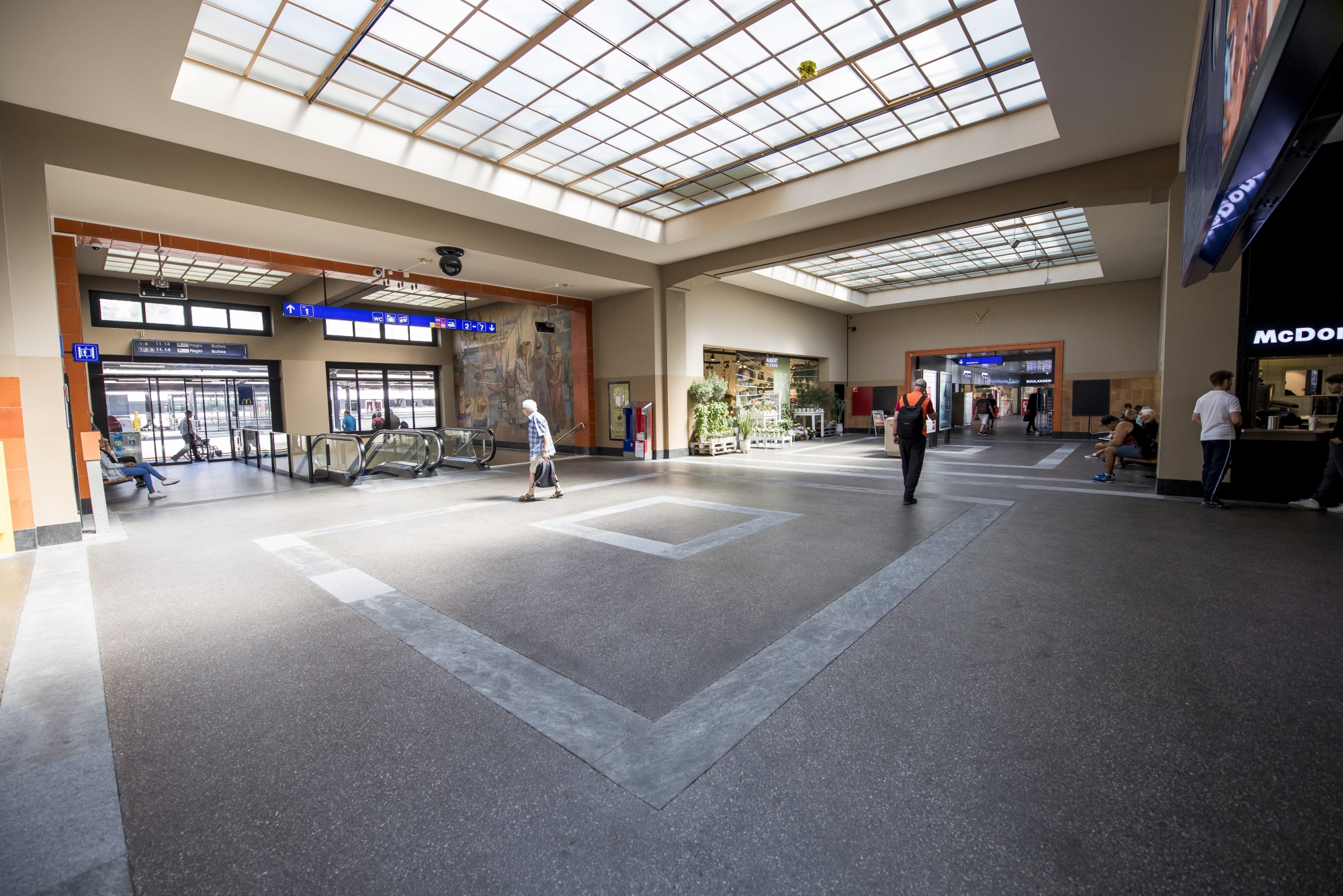 Grand rafraîchissement dans le hall de la gare de Neuchatel.