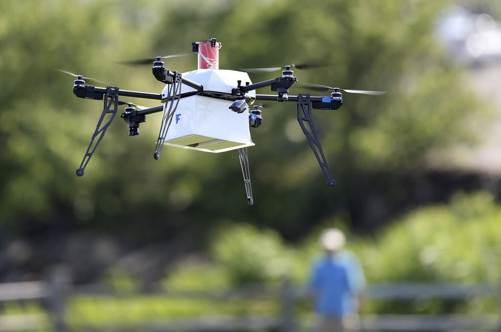 La livraison de colis par drone est déjà en phase test un peu partout dans le monde. Ces engins pourraient, en plus, sauver des vies avec des défibrillateurs.