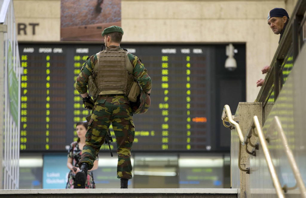 Le bagage qui a explosé mardi soir dans la gare centrale de Bruxelles sans faire de victime "contenait des clous et des bonbonnes de gaz".