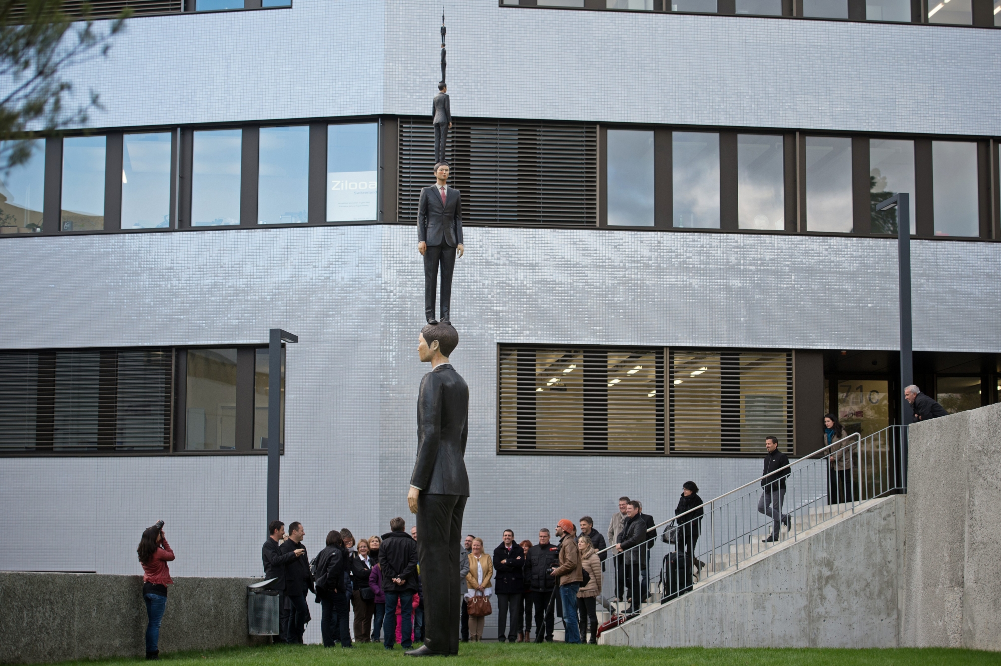 Microcity: vernissage de la sculpture monumentale Tur-Tur de deux artistes berlinois

Neuchatel, 22 10 2014
PHOTO DAVID MARCHON MICROCITY