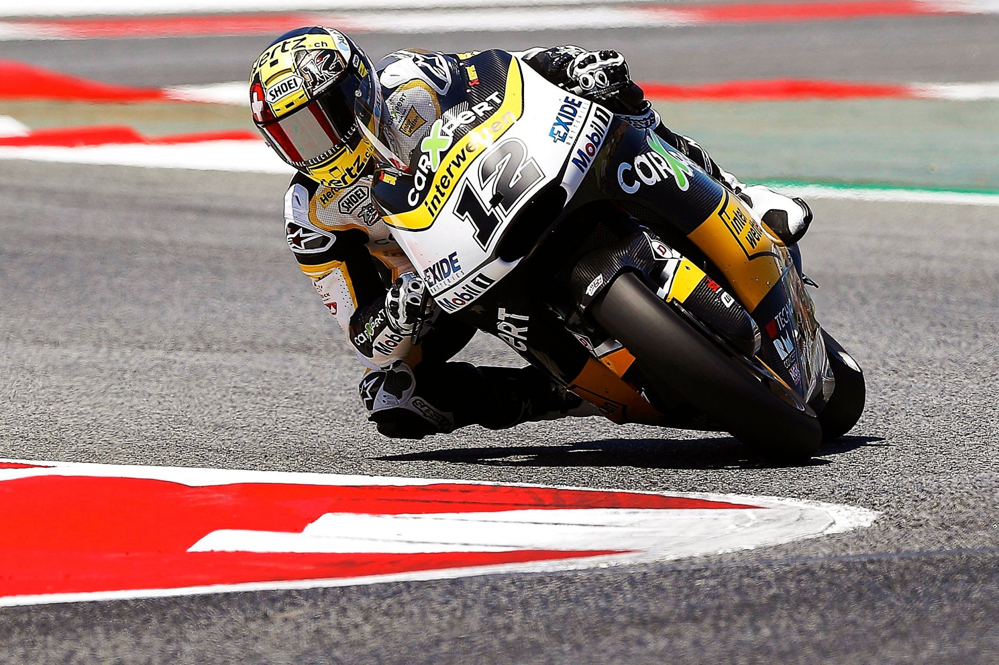 epa06022308 Swiss Moto2 rider Thomas Luethi of the CarXpert Interwetten team is on his way to take the third place in the Motorcycling Grand Prix of Catalonia at Montmelo racetrack near Barcelona, northeastern Spain, 11 June 2017.  EPA/ALEJANDRO GARCIA SPAIN MOTORCYCLING GRAND PRIX OF CATALONIA