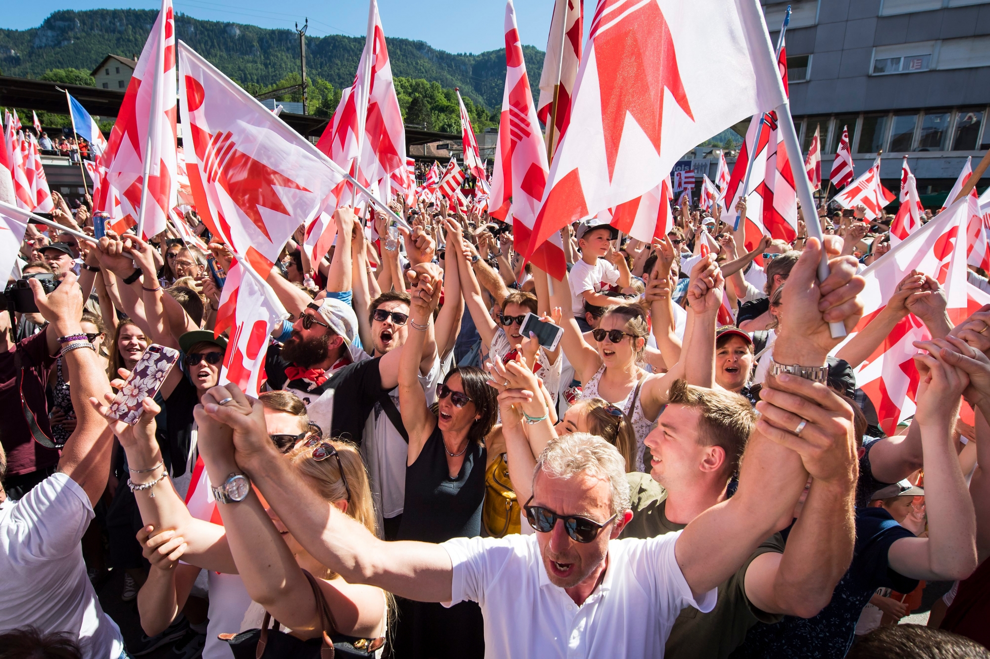 Les partisans du rattachement de la ville de Moutier au canton du Jura ont laissé éclater leur immense  joie le 18 juin 2017.