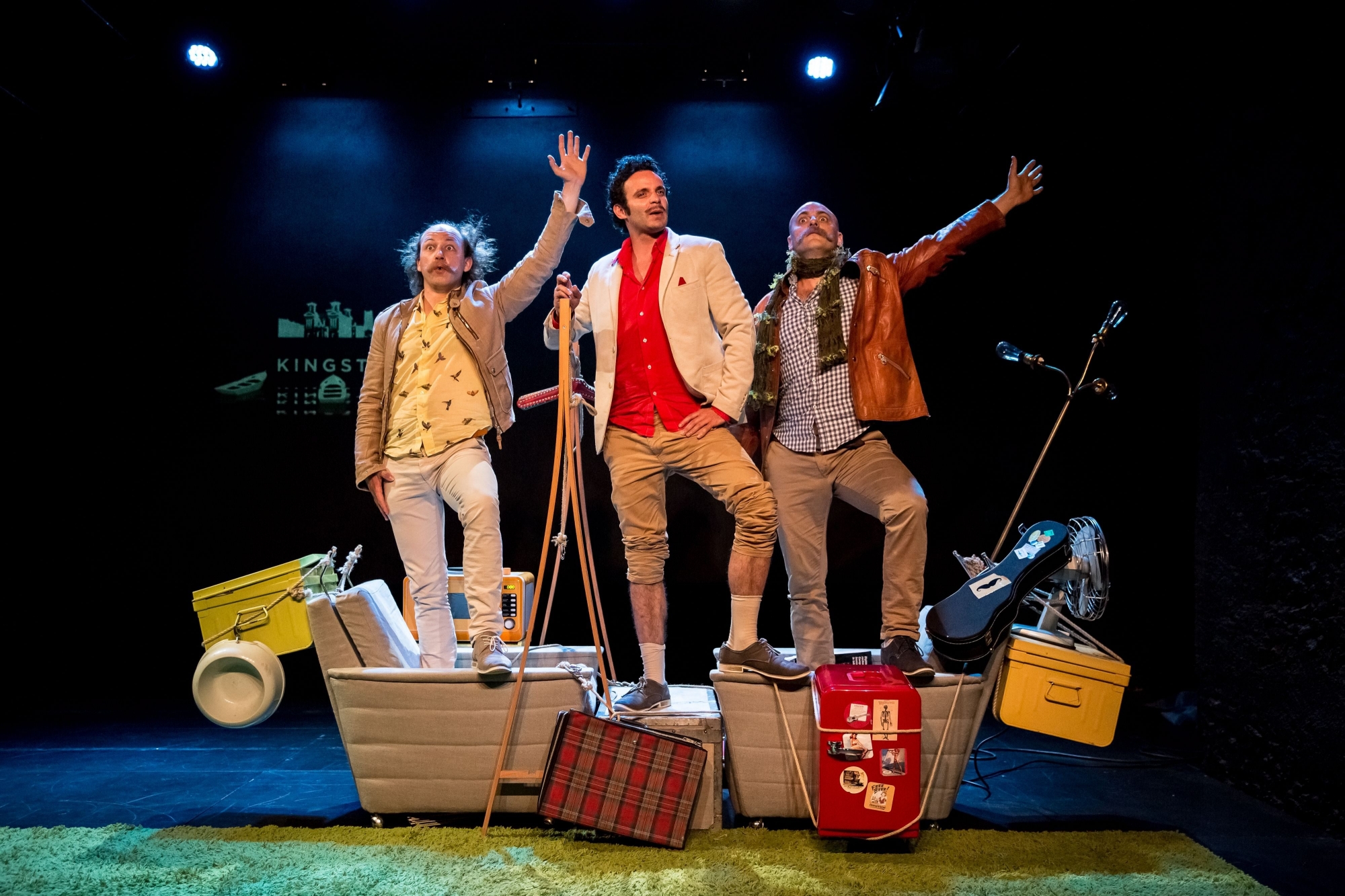 "Trois hommes dans un bateau sans oublier le chien", un spectacle qui vogue vers Avignon.