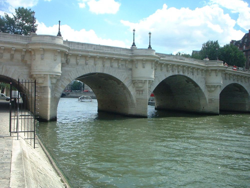 Pont Neuf à Paris.