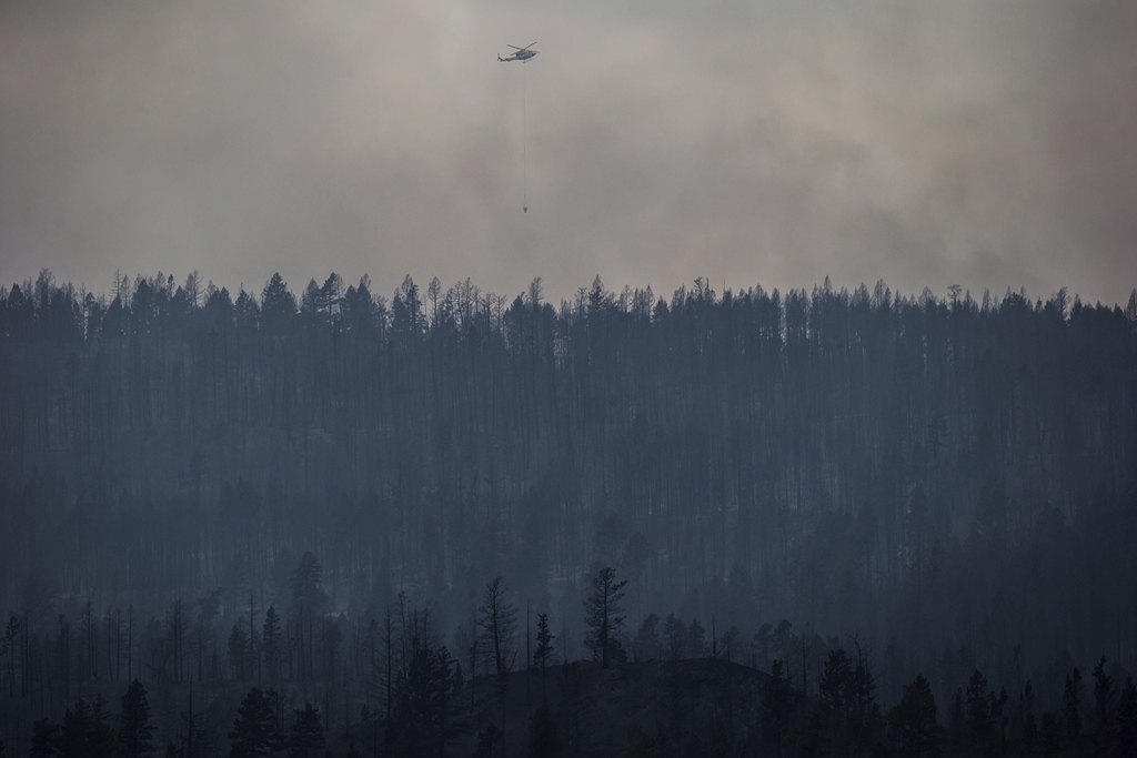 3000 pompiers et 200 hélicoptères luttent contre les incendies depuis plusieurs jours.