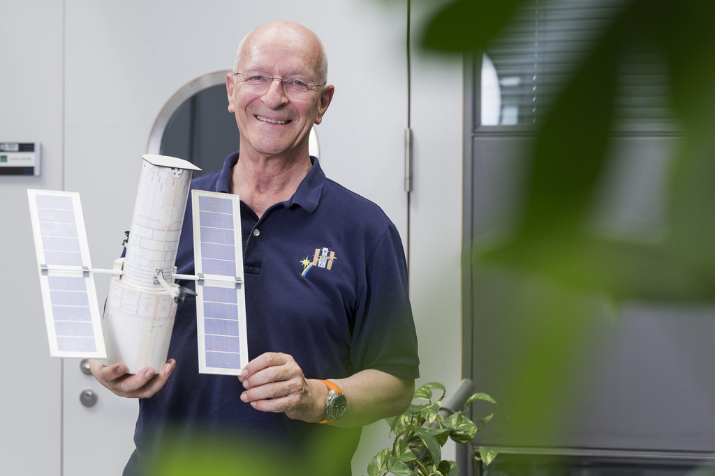 Lorsqu'il pose le 7 juillet 2017 avec une maquette du télescope Hubble dans les mains, Claude Nicollier a les yeux qui brillent. Il n'a pas oublié une miette de ses quatre missions dans l'espace.