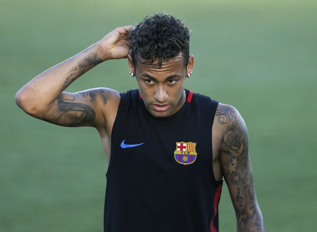 Neymar semble tout près de signer au Paris St-Germain.