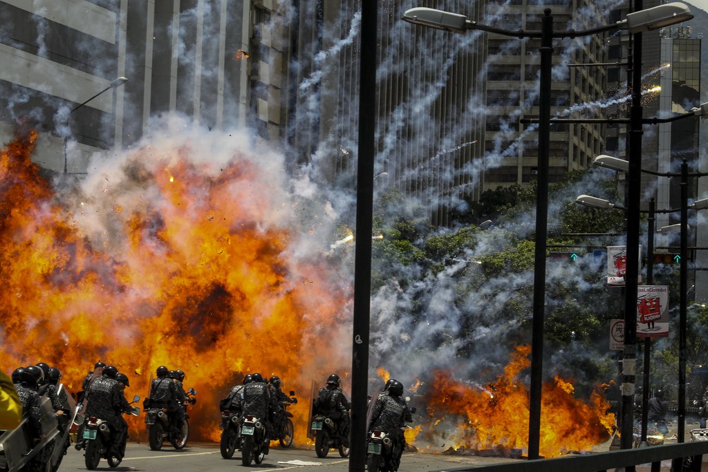 Des scènes de "guerre" ont secoué Caracas.