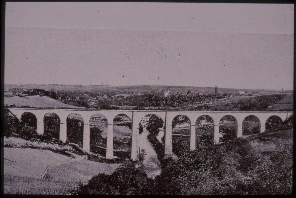 Le viaduc de Boudry vers 1900, diapositive noir-blanc 5x5cm.