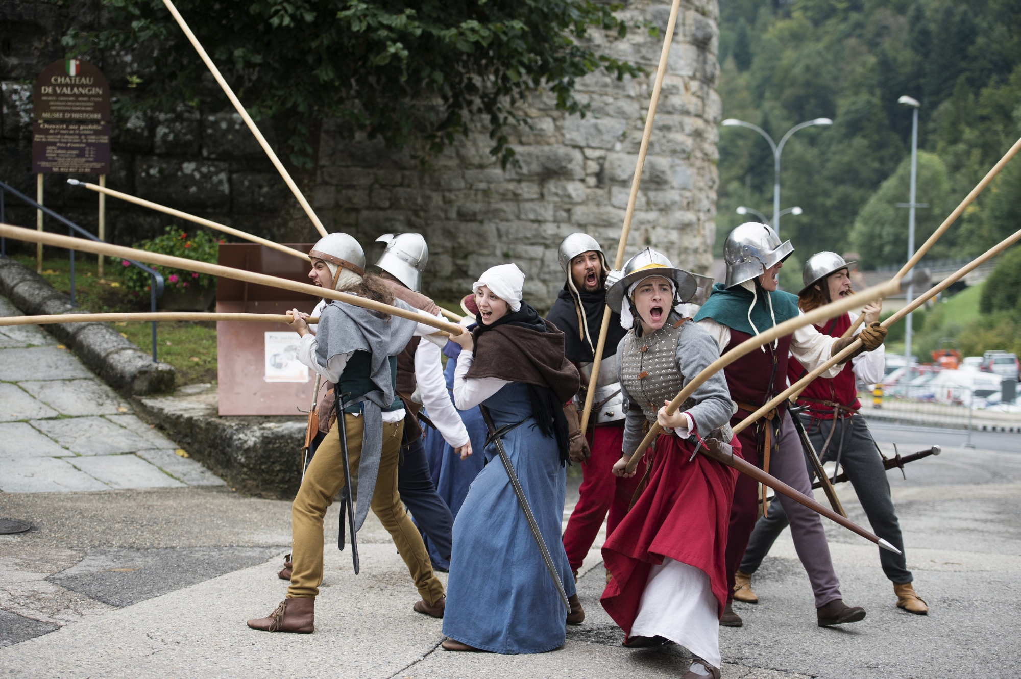 Des acteurs combattent durant l'édition 2015 des médiévales.