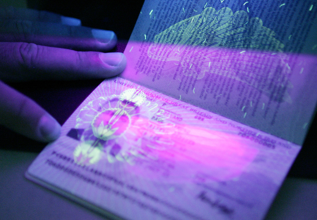 Les Iraniens payaient une fortune pour entrer dans le pays avec un passeport falsifié.