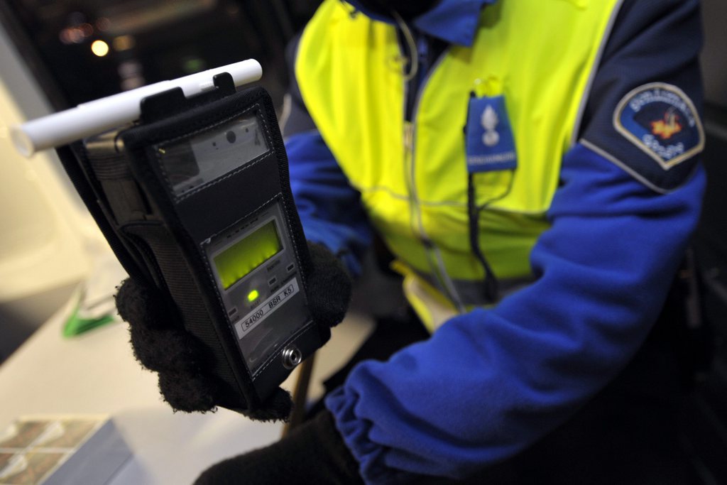 Un homme s'est ivre en voiture au poste de police. Il s'était déjà fait retirer son permis pour les mêmes raisons. 