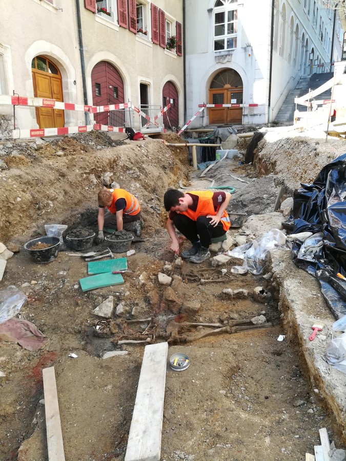 Des tombes médiévales découvertes à Saint-Ursanne.
