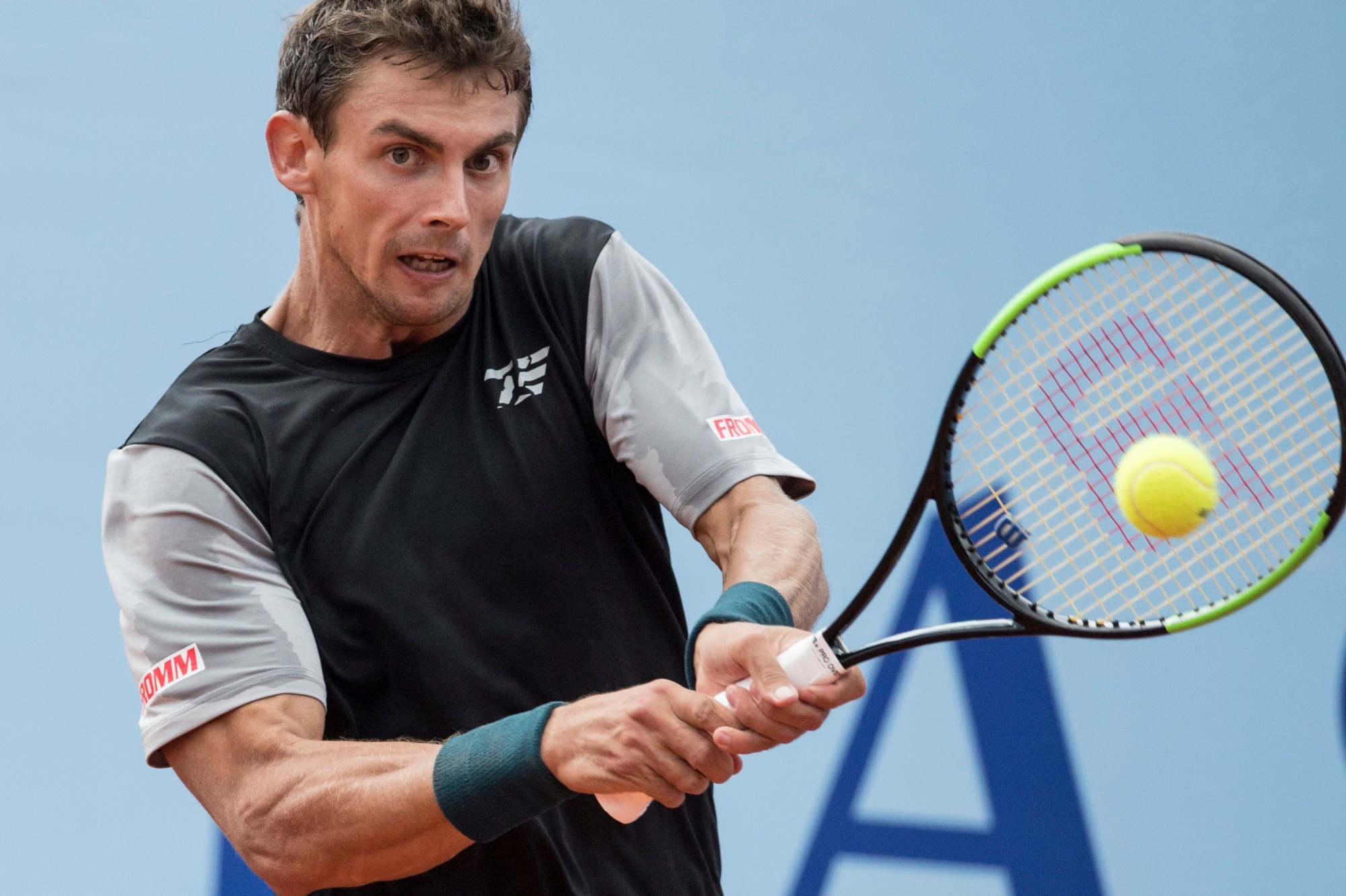 Henri Laaksonen of Switzerland in action against Thomaz Bellucci of Brazil during a first round game at the Swiss Open tennis tournament in Gstaad, Switzerland, Wednesday, July 26, 2017. (KEYSTONE/Peter Schneider) TENNIS ATP 250 WORLD TOUR 2017 GSTAAD