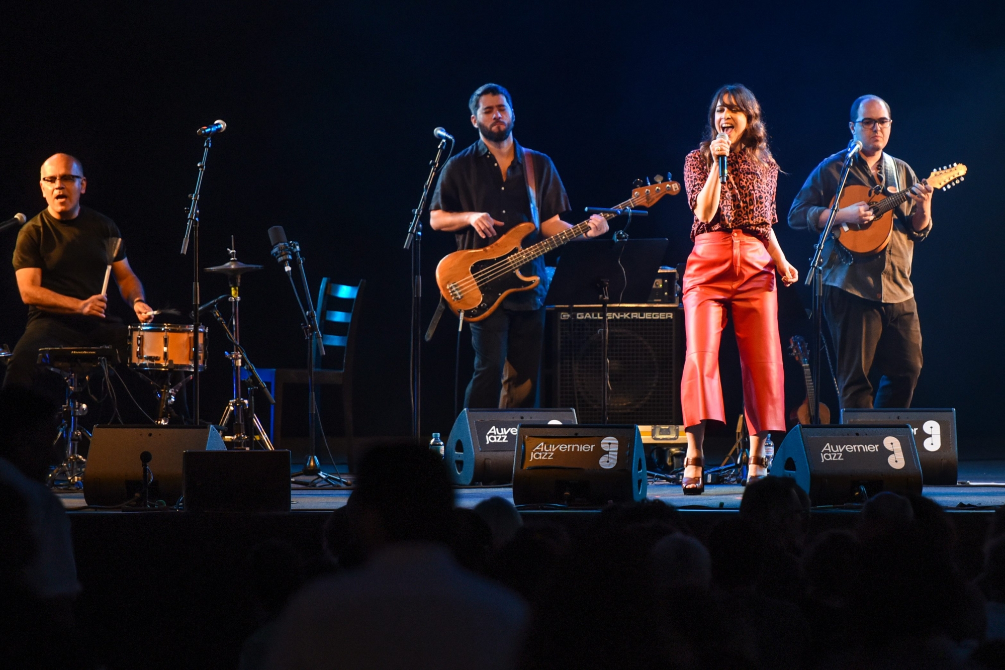 Vendredi soir, Roberta Sà et sa formation ont enflammé la scène de l'Auvernier Jazz.