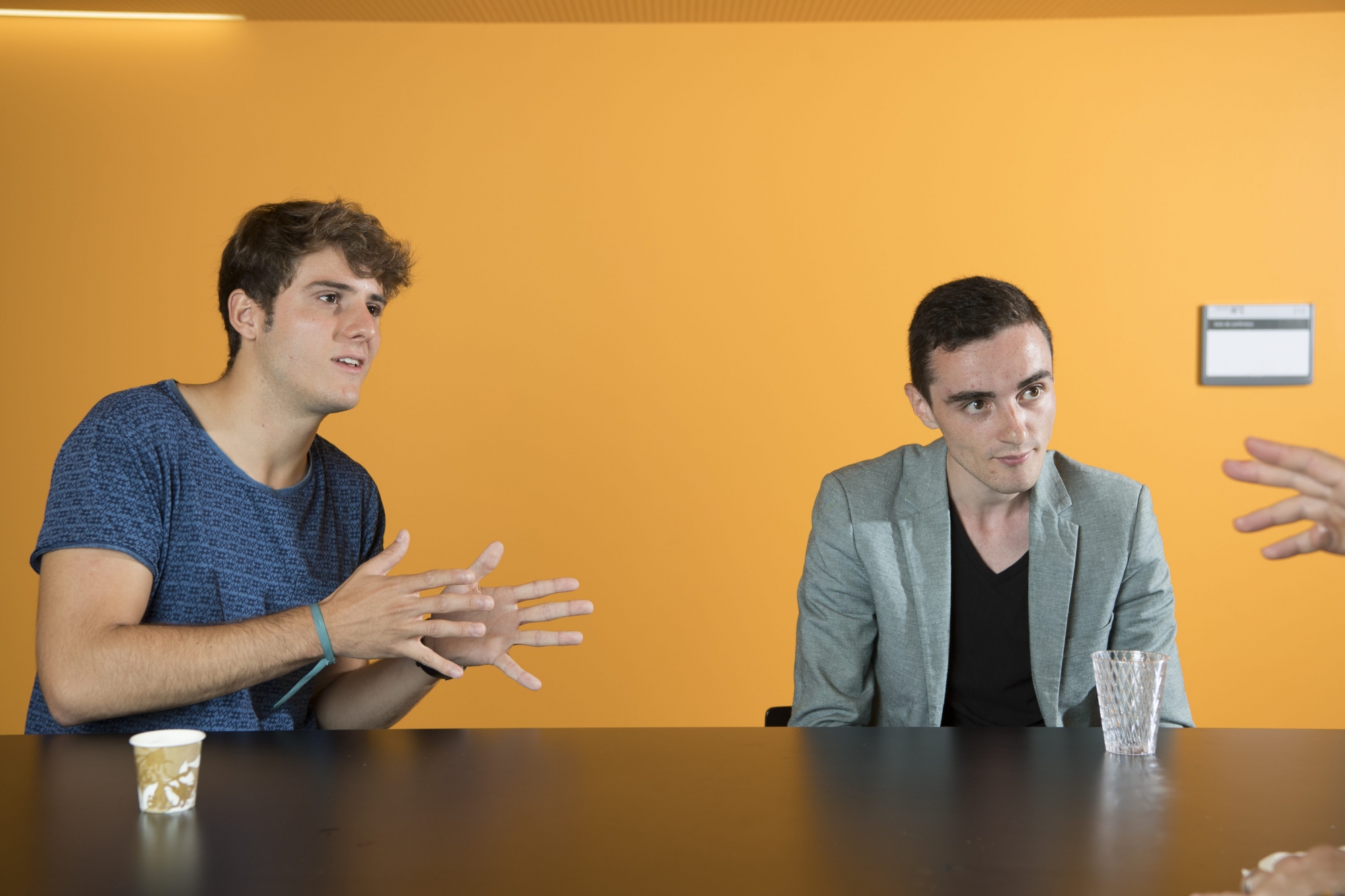 Romain Dubois (à gauche) et Nicolas Jutzet (à droite), débattent de la formation à l'ère de la digitalisation