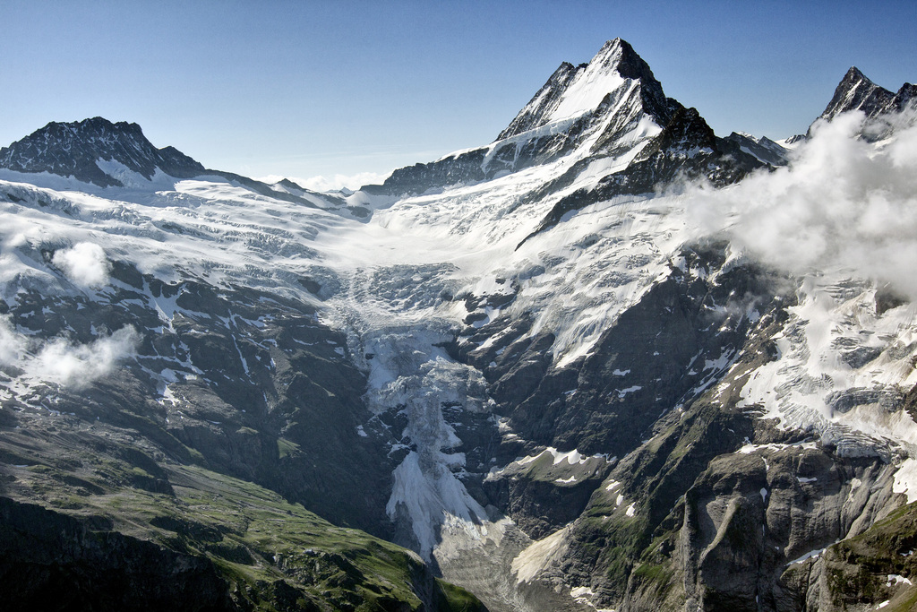 Le pilote a été retrouvé sans vie dans la région du Schreckhorn, dans l'Oberland bernois.