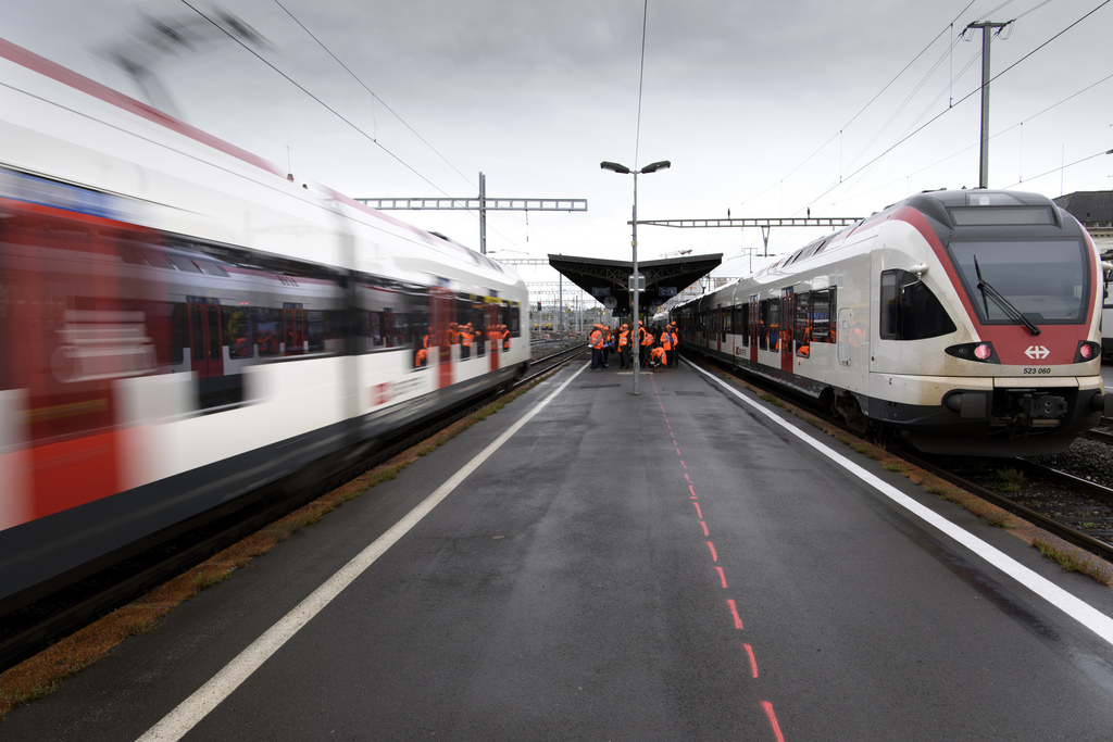 Le trafic ferroviaire entre Genève et Lausanne était perturbé lundi matin en raison d'un dérangement à une ligne de contact. 