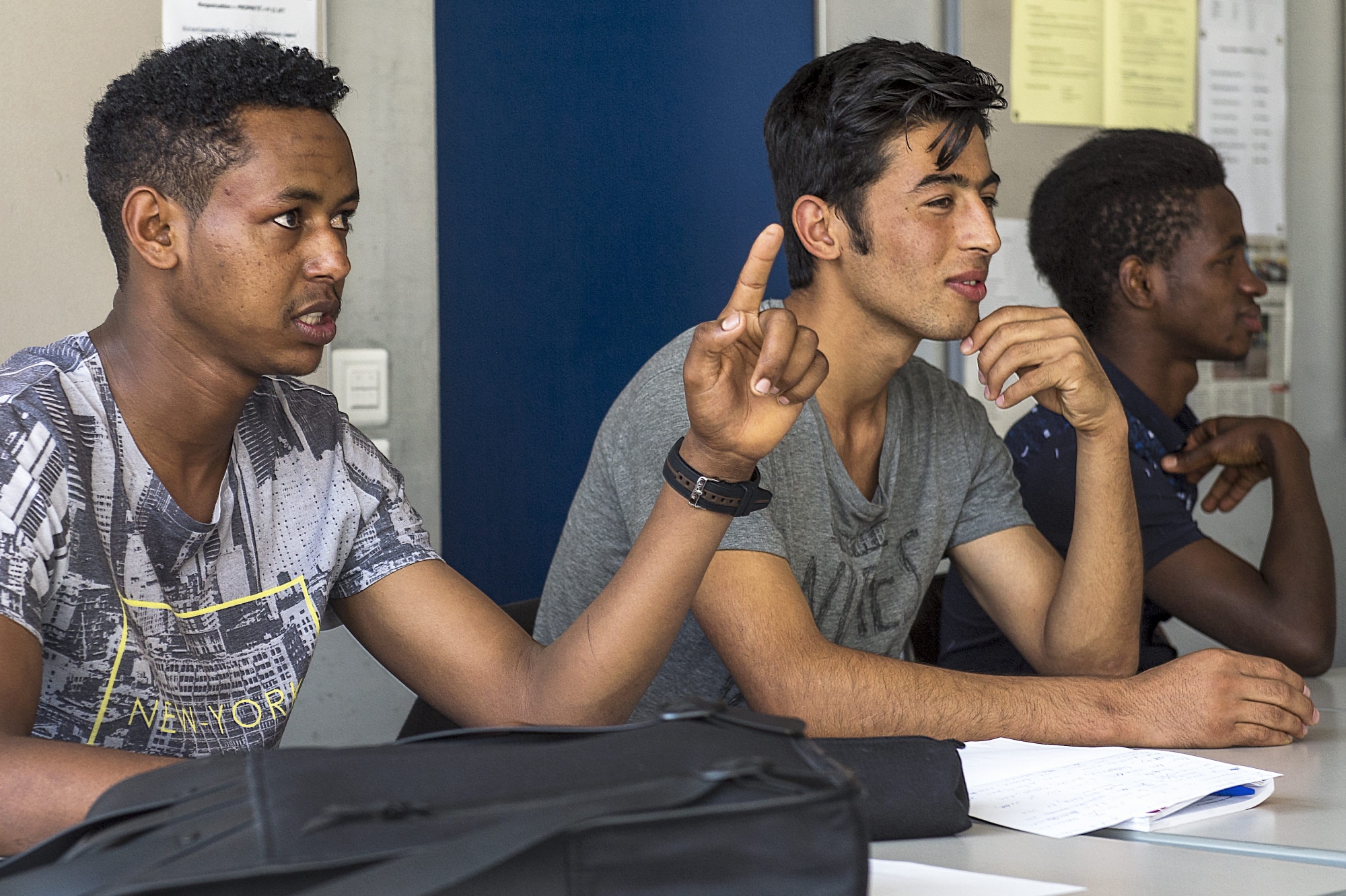 Shishay, Sayyed Ali et Youssoupha suivent des cours en classes de jeunes en transition du CPLN. 