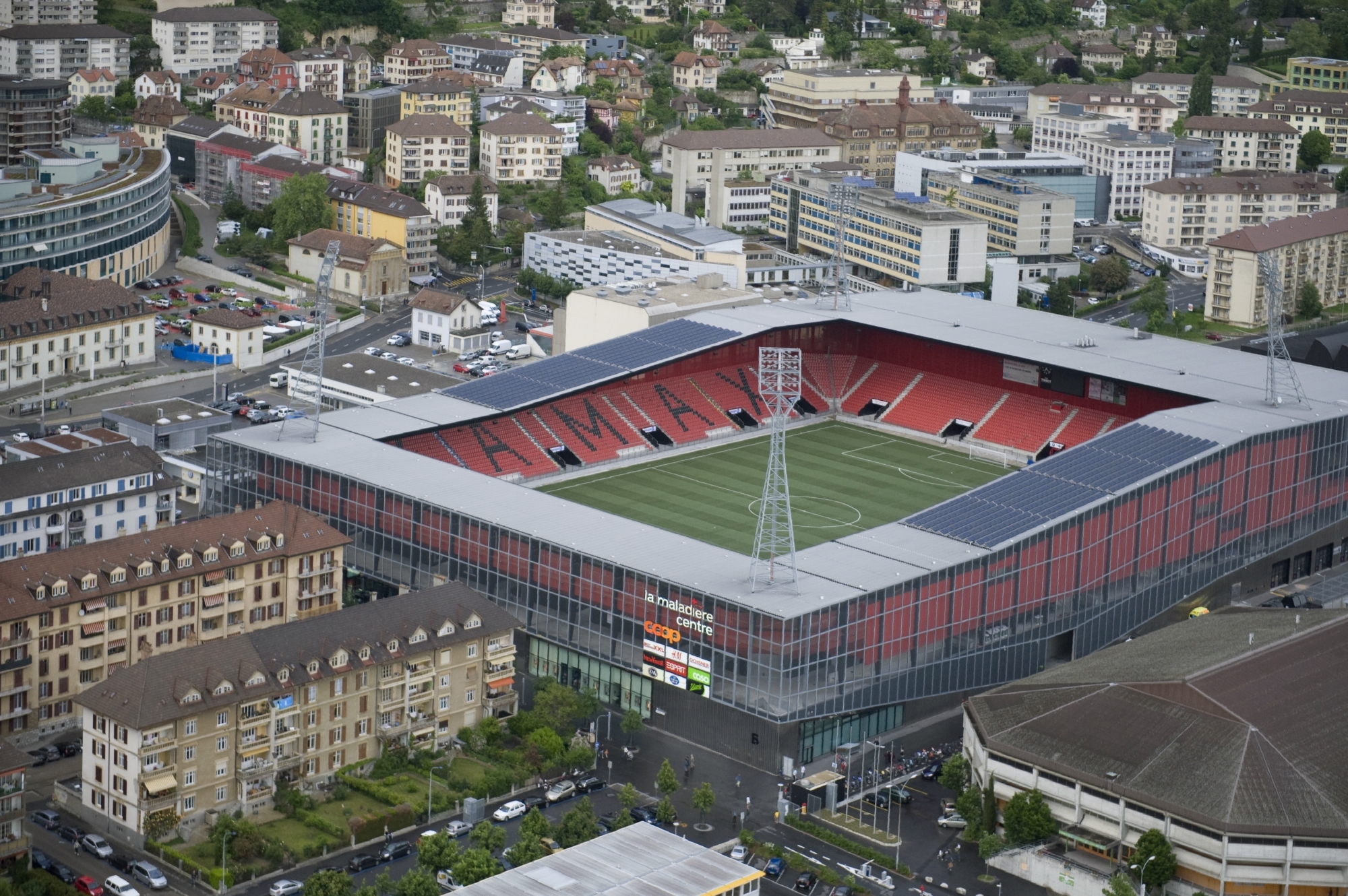 Vue aérienne de Neuchâtel - Le stade de la Maladière