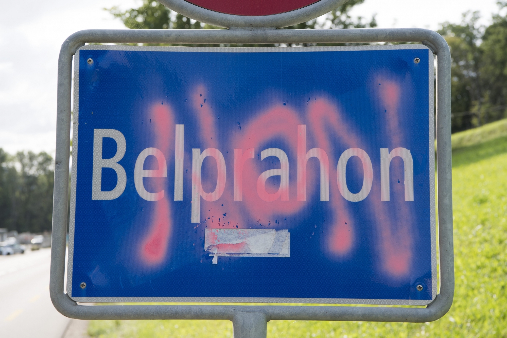 Les citoyens de Belprahon ont choisi le 17 septembre 2017, par sept voix d'écart, de rester dans le canton de Berne